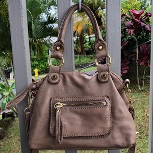 Linea Pelle tote with shoulder strap
